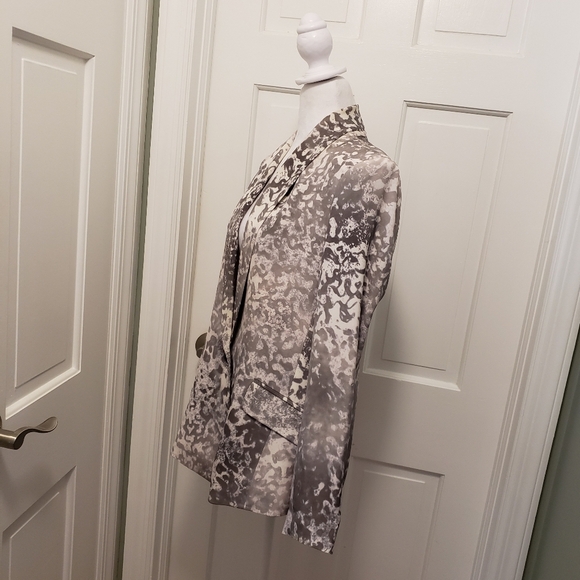 Truth And Pride Animal Print Silk Blazer Size Medium, Stylish, Business Casual - Picture 4 of 12